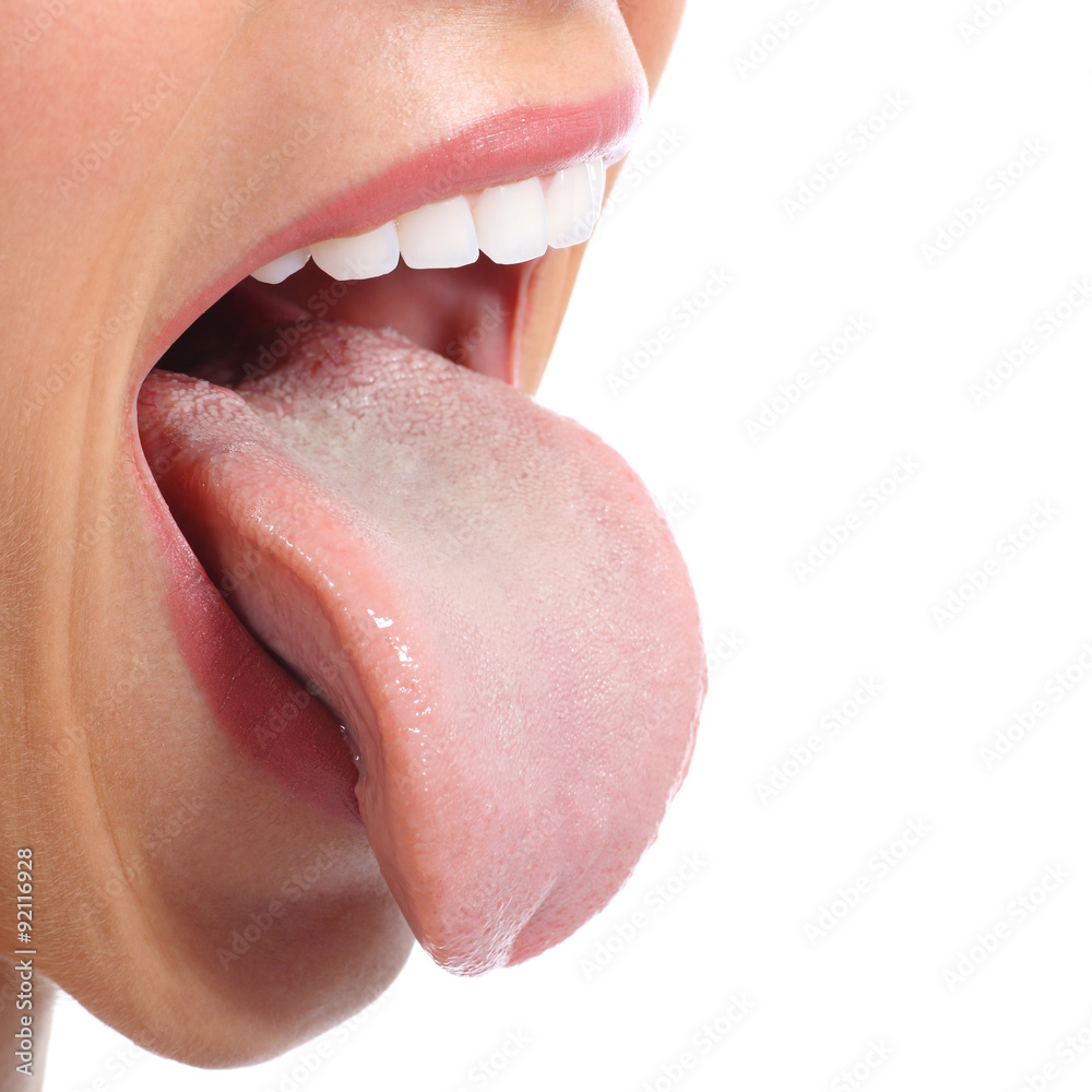 Naklejka premium Zamyka up kobiety usta klejenia język