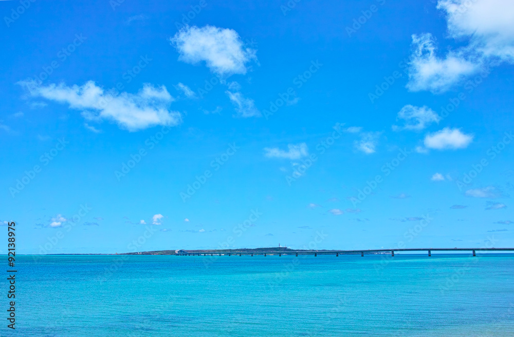 Fototapeta premium 伊良部大橋と海