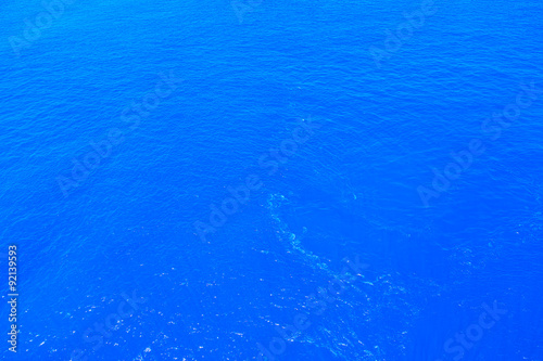 青い海面