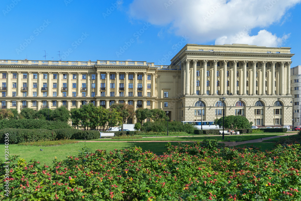 Fototapeta premium Дом на Троицкой площади