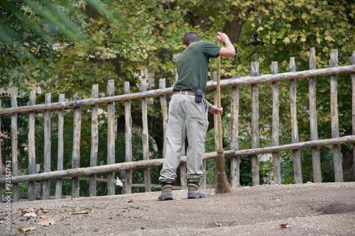 937 - man cleaning the cages at the zoo