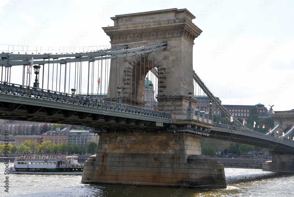 Obraz premium PUENTES SOBRE EL DANUBIO