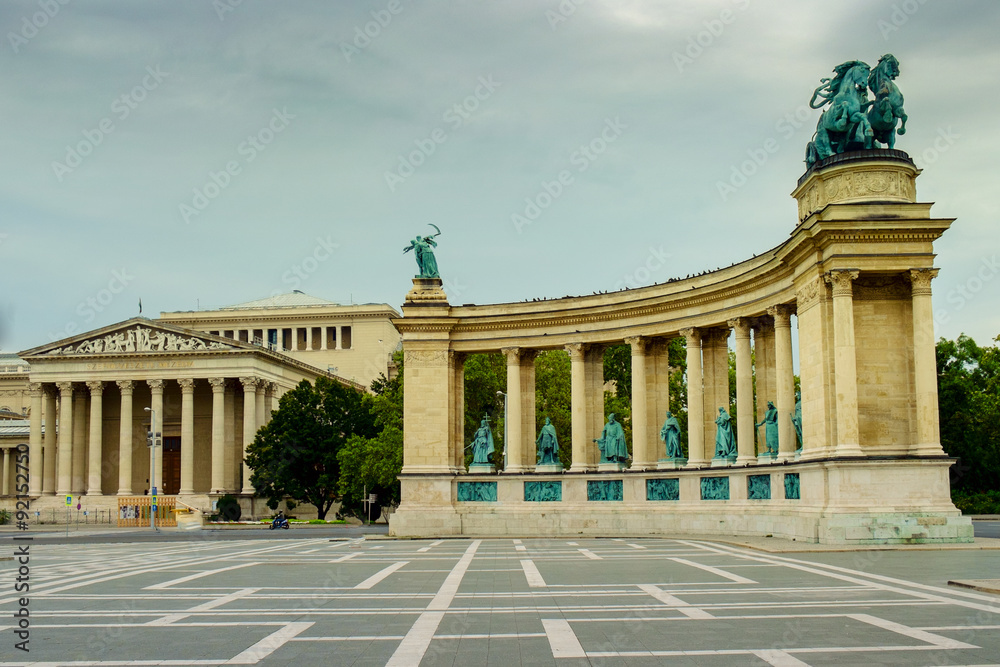 Obraz premium Heroes square - Budapest
