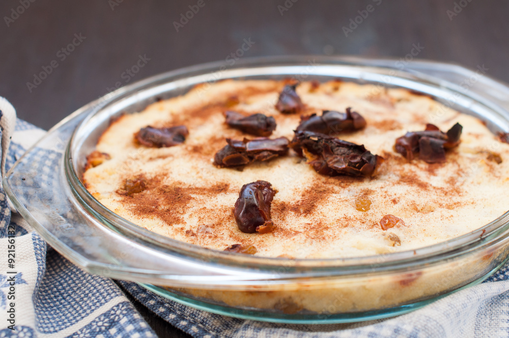 Casserole of cottage cheese with raisins, dates