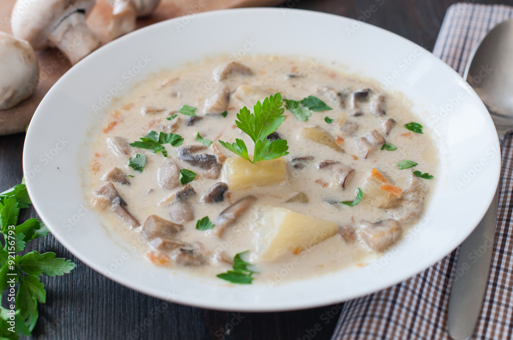 plate of vegetarian mushroom soup