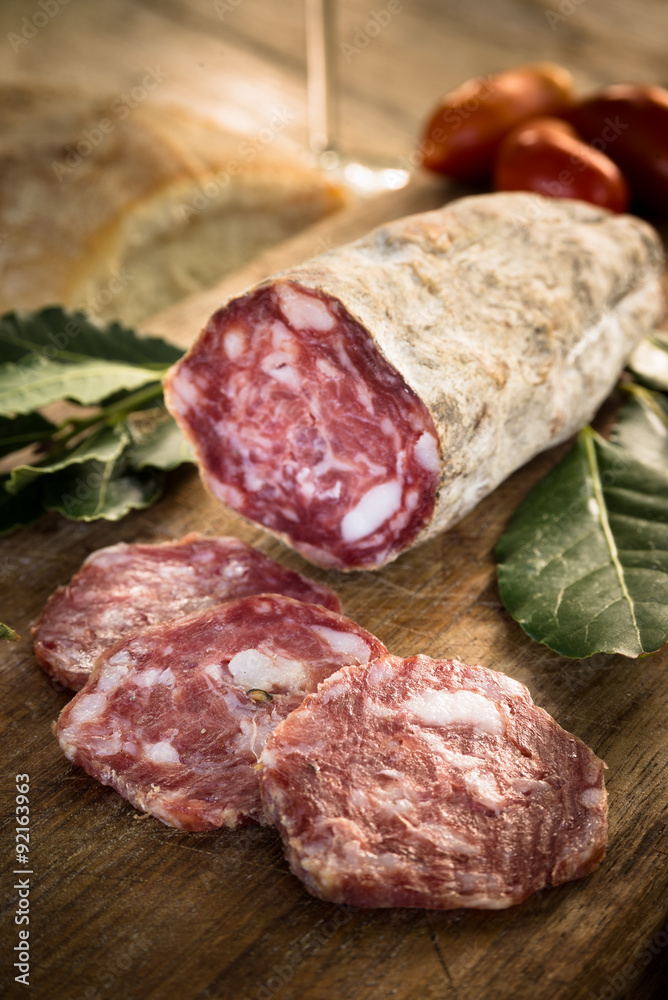 Salsiccia secca di suino, cucina italiana Salsiccia secca di suino, cucina italiana