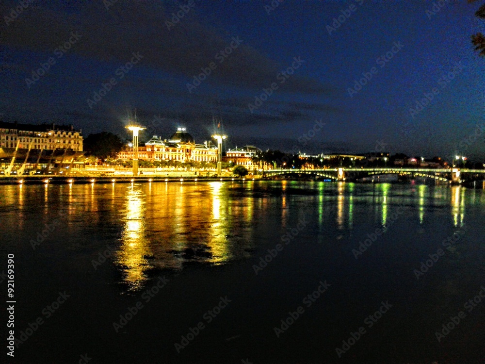 Fototapeta premium lyon la nuit