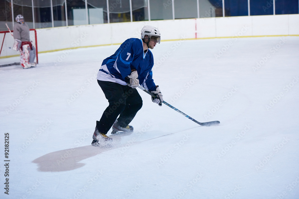 Naklejka premium ice hockey player in action
