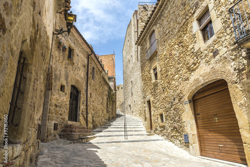 Fototapeta Naklejka Na Ścianę i Meble -  Medieval street in Catalonia