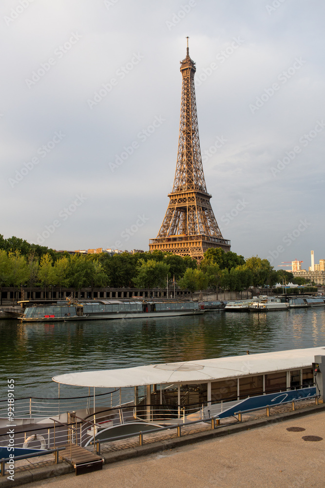 Fototapeta premium beautiful view of the Paris, France