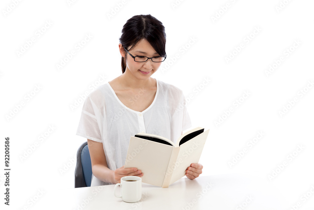 女性 読書 コーヒー 女性 読書 コーヒー