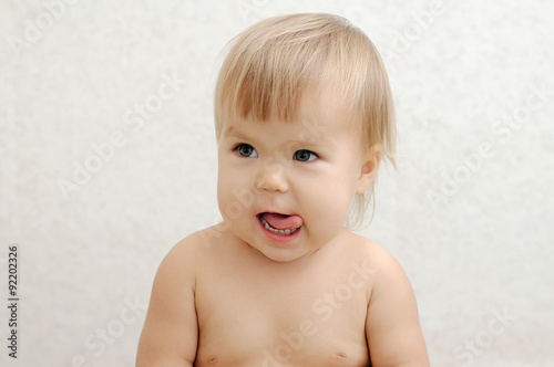 Canvastavla Cheerful baby sticking tongue