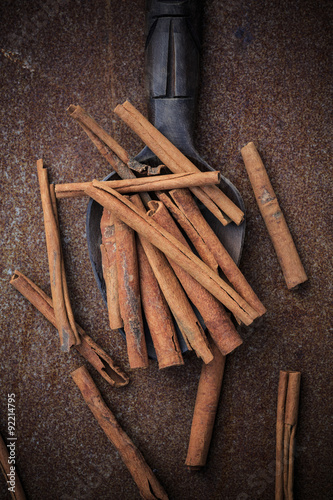 Fototapeta Naklejka Na Ścianę i Meble -  Cinnamon sticks on wooden spoon