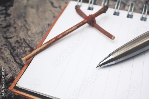 Wallpaper Mural Blank notepad and pen with cross Torontodigital.ca