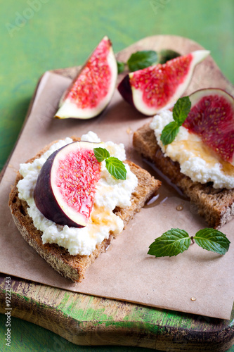 bread with cheese and fresh figs