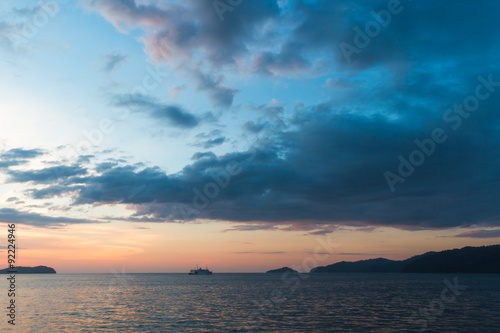 Fototapeta Naklejka Na Ścianę i Meble -  sky with clouds on the sea with small islands on the horizon