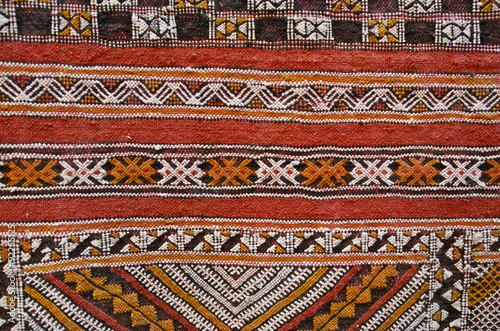 détail tapis dans un souk de Marrakech