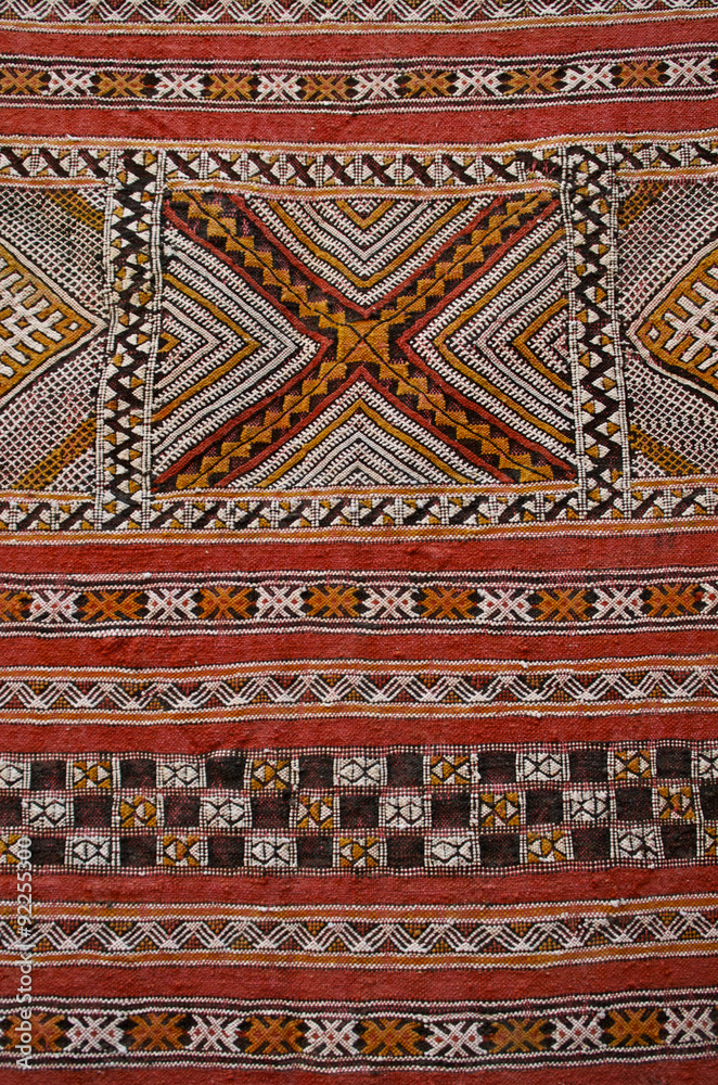 détail tapis dans un souk de Marrakech détail tapis dans un souk de Marrakech