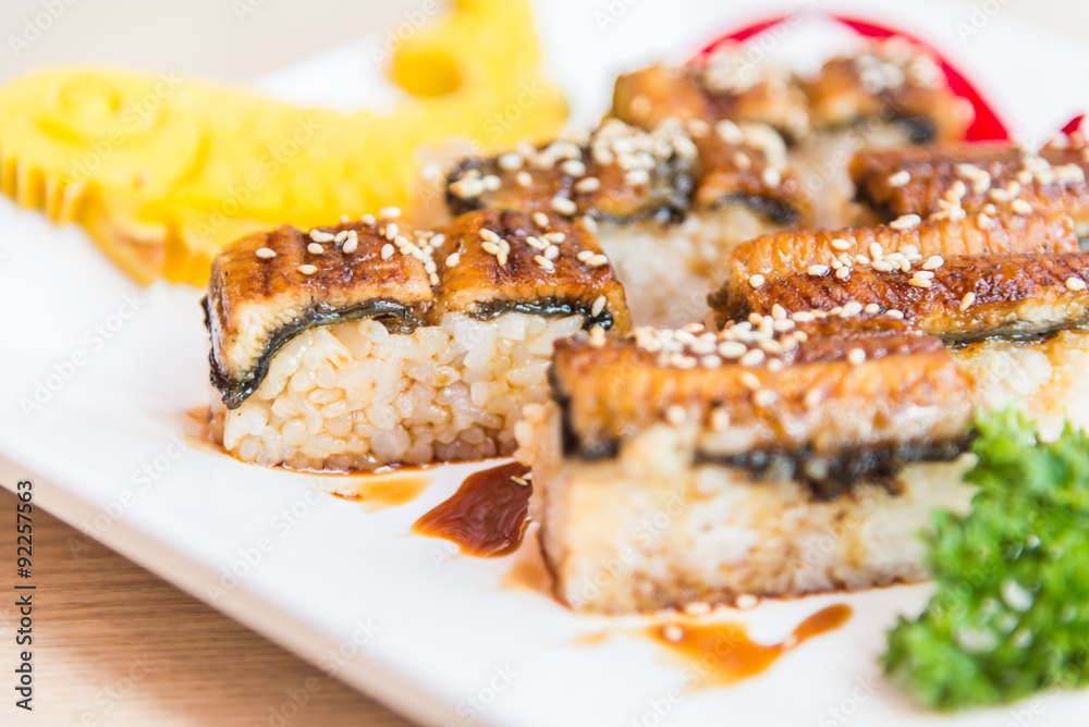 Eel sushi roll maki