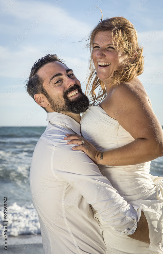 Obraz premium Wedding day at sea and in the forest
