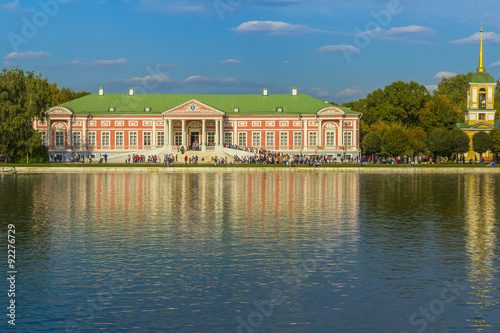 Дворец и колокольня, отражение в пруду, усадьба Кусково, Москва, Россия