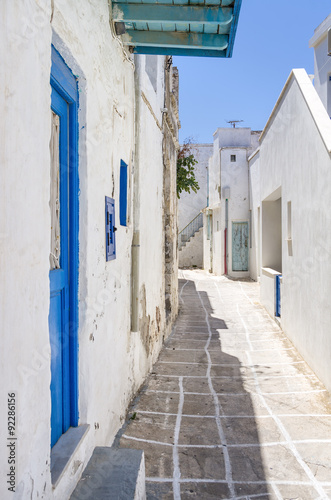 Ulica na wyspie Kimolos, Cyklady, Grecja