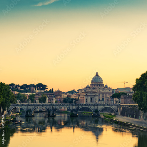 evening view at St. Peter's cathedral in Rome, Italy © Valeri Luzina