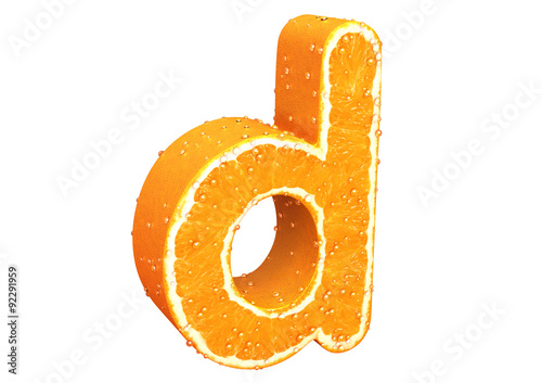 Litera a zrobiona z pomarańczy z delikatnymi kroplami wody. (ID: 92291959)