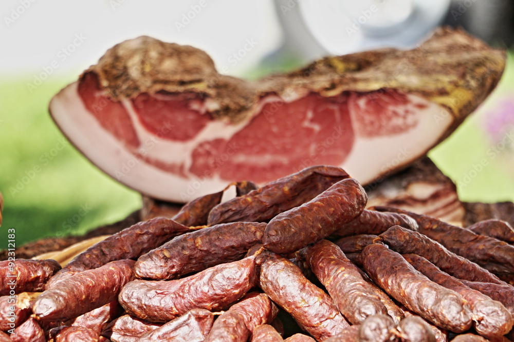 Obraz premium salsicce e speck di montagna