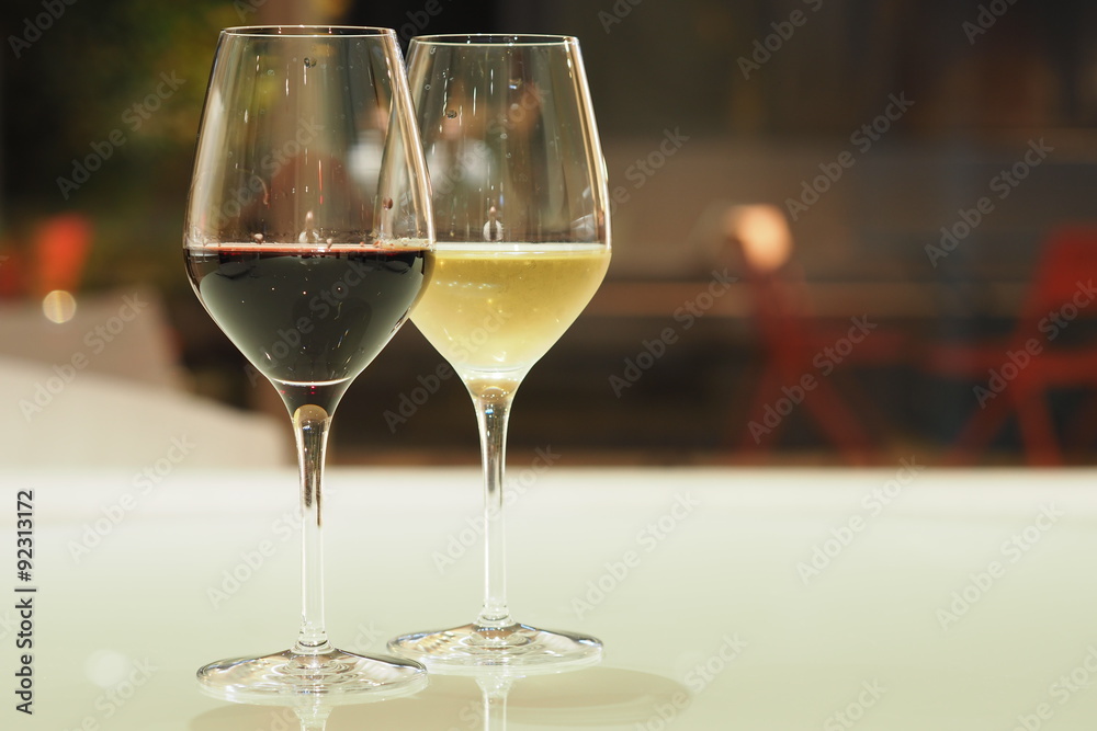 Verres de vin rouge et blanc Verres de vin rouge et blanc