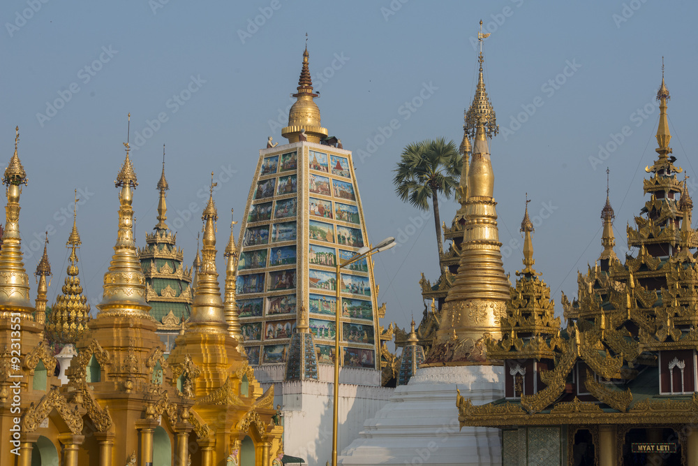 Fototapeta premium ASIA MYANMAR YANGON SHWEDAGON PAGODA