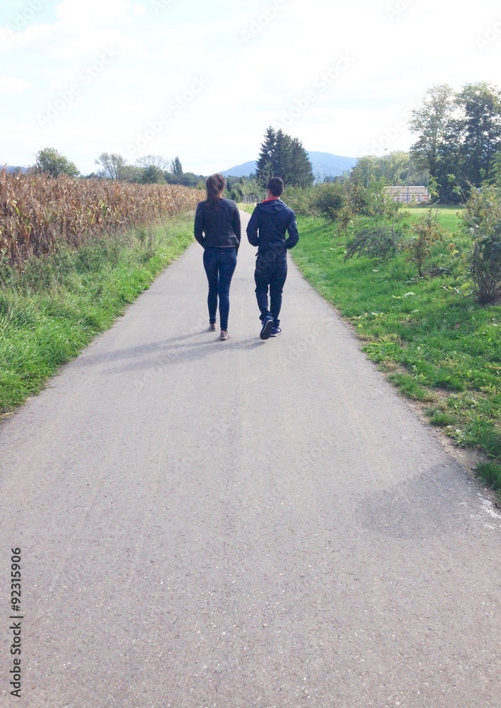 Obraz premium teenagers on the road