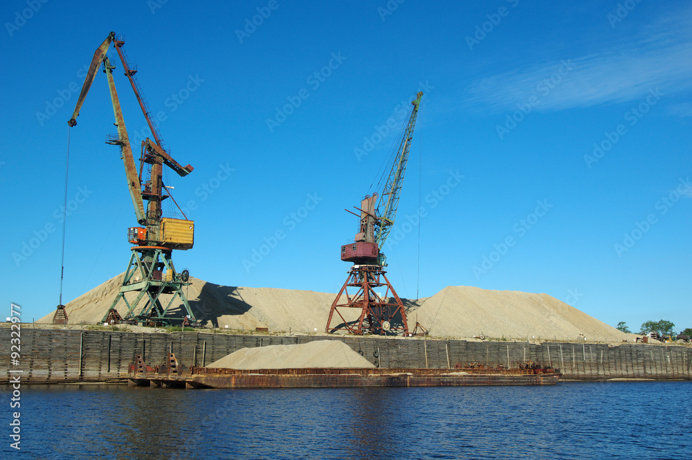 Loading sand