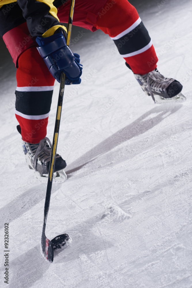 Naklejka premium teen ice hockey sport players in action
