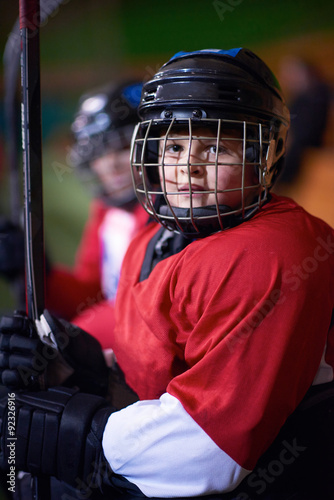 Canvas Print children ice hockey players on bench