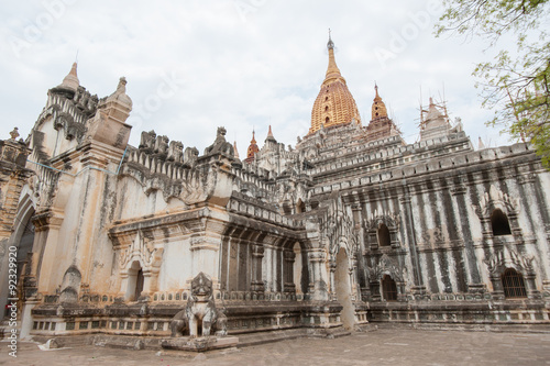 That Byin Nyu Temple and other temples in Bagan, Myanmar © fototrips