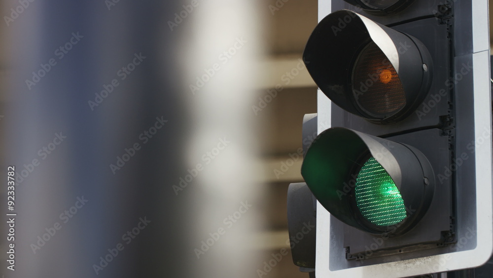 4K Traffic lights turning green, shot on Red Epic Dragon