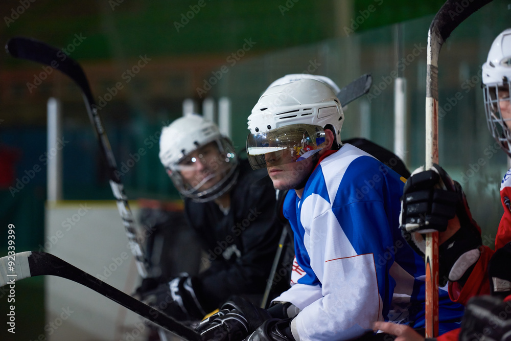 Naklejka premium ice hockey players on bench