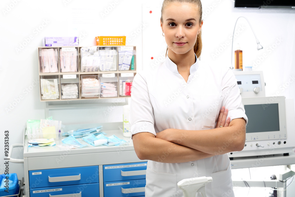 Anestezjologia, lekarz anestezjolog przygotowuje znieczulenia Anestezjologia, lekarz anestezjolog przygotowuje znieczulenia