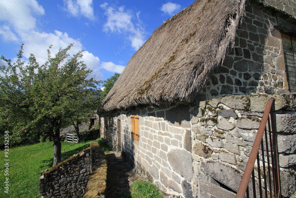 chaumière du Granier, hameau de Neyrevèze, 15 chaumière du Granier, hameau de Neyrevèze, 15