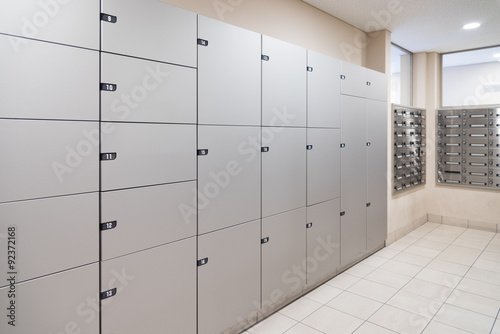 マンションの宅配ボックス
