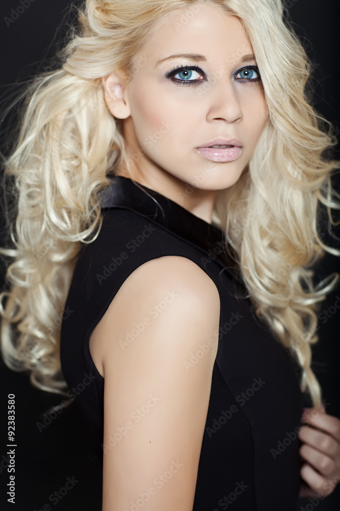 Naklejka premium Sexy lady in black dress 