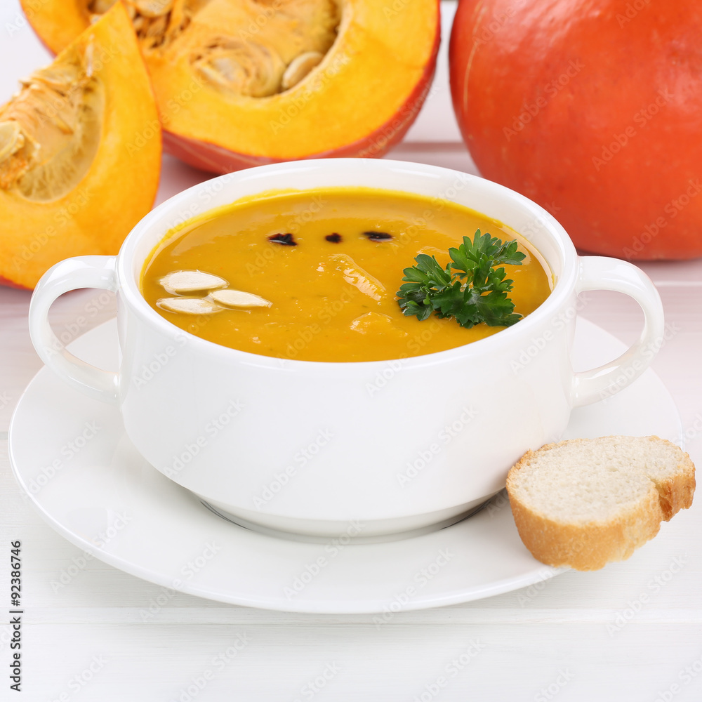 Kürbissuppe Kürbis Suppe in Suppentasse gesunde Ernährung Kürbissuppe Kürbis Suppe in Suppentasse gesunde Ernährung