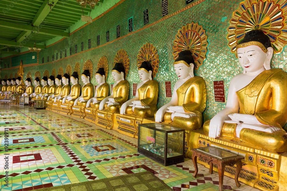 Fototapeta premium Buddha statues row