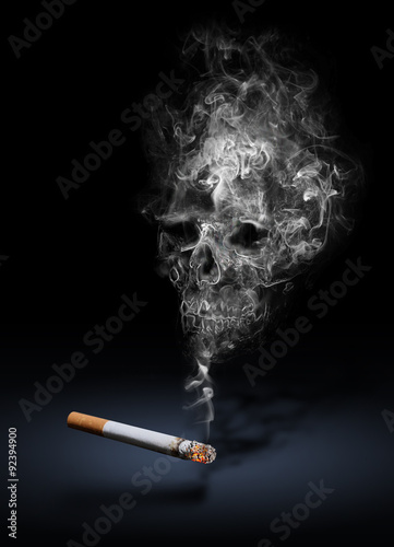 Danger tabac cigarette addiction santé 2022 tête de mort photo