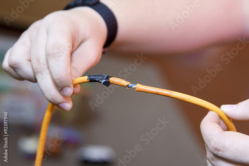 Εκτύπωση καμβά Damaged cable