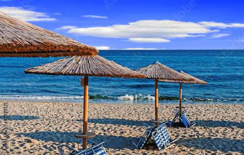 Fototapeta Naklejka Na Ścianę i Meble -  Sunbed, straw umbrella on beautiful beach background