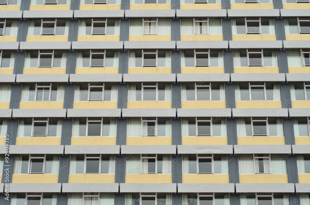 Windows pattern on a tall city building.