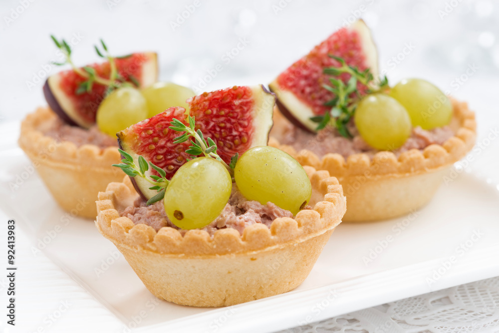 tartlets with liver pate and fruit, closeup