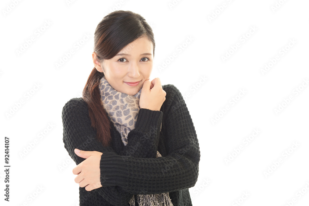 マフラーをした笑顔の女性 マフラーをした笑顔の女性